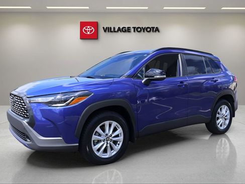 Certified 2025 Toyota Corolla Cross LE image 1