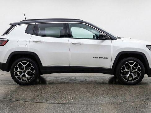 Used 2025 Jeep Compass Limited AWD/4WD image 8