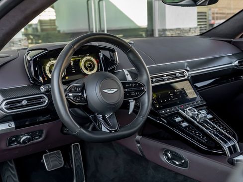 Used 2025 Aston Martin V8 Vantage Coupe RWD image 3