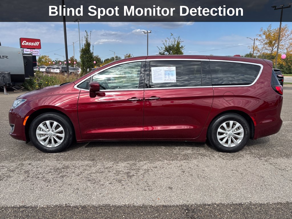 Used 2019 Chrysler Pacifica Touring Plus FWD image 2