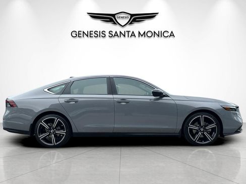 Used 2025 Honda Accord Sport image 3