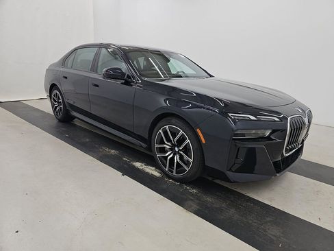 Used 2025 BMW 740i xDrive AWD/4WD image 5