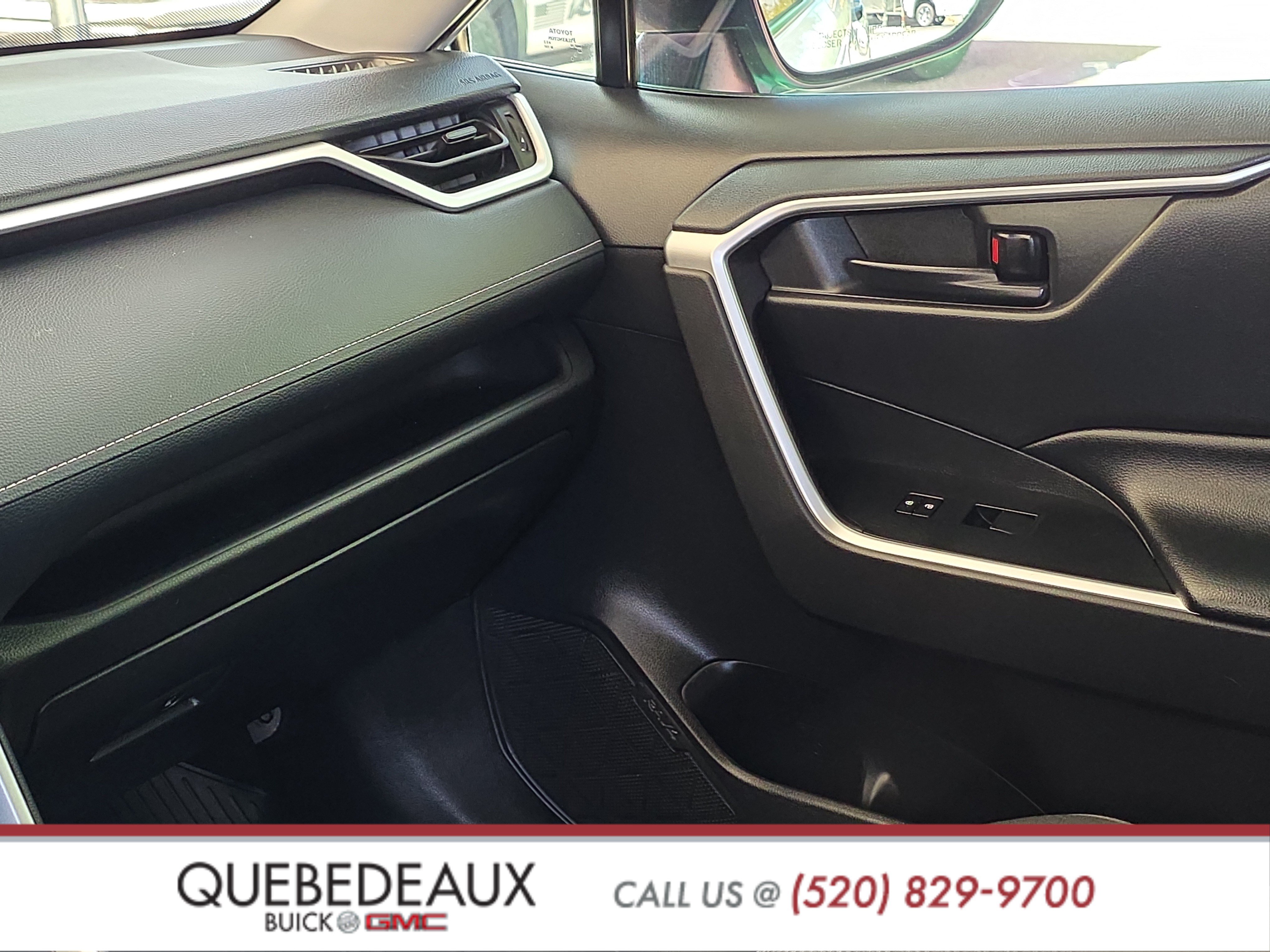 Used 2022 Toyota RAV4 LE FWD image 20