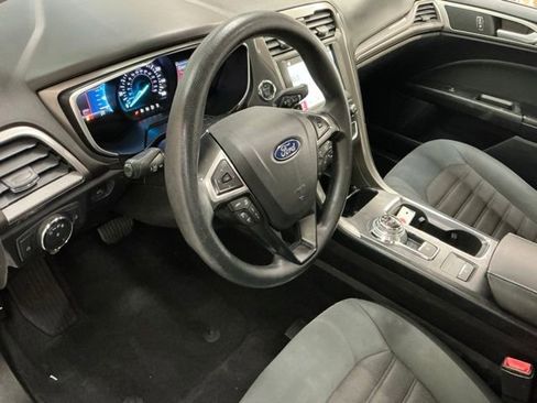 Used 2019 Ford Fusion SE FWD image 12