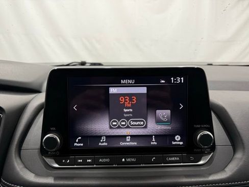 Used 2025 Nissan Rogue SV image 32