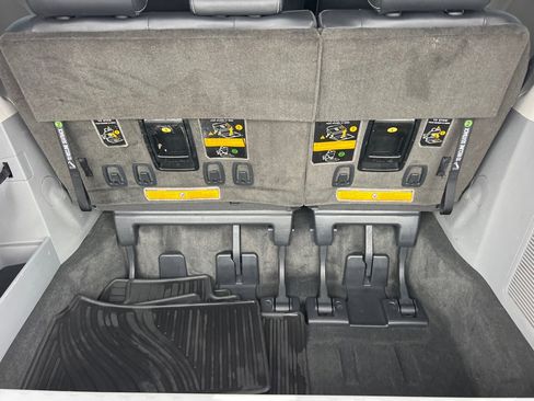 Used 2013 Toyota Sienna SE image 24