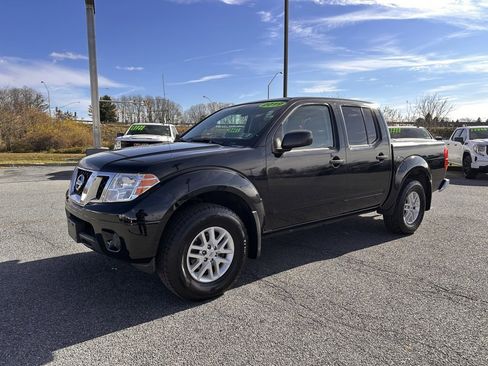 Used 2019 Nissan Frontier SV image 2