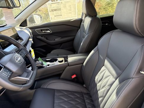 New 2026 Nissan Rogue Platinum w/ Platinum Premium Package image 5