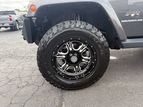 Used 2017 Jeep Wrangler Sahara w/ Connectivity Group AWD/4WD image 22