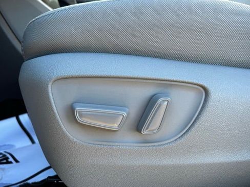 Used 2024 Toyota Highlander LE image 11