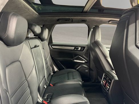 Used 2019 Porsche Cayenne Turbo AWD/4WD image 30