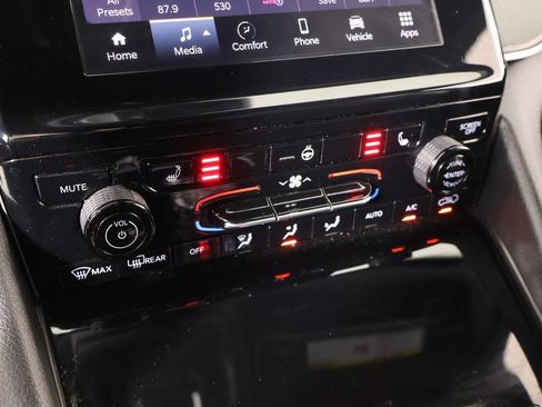 Used 2024 Jeep Grand Cherokee L Laredo image 8