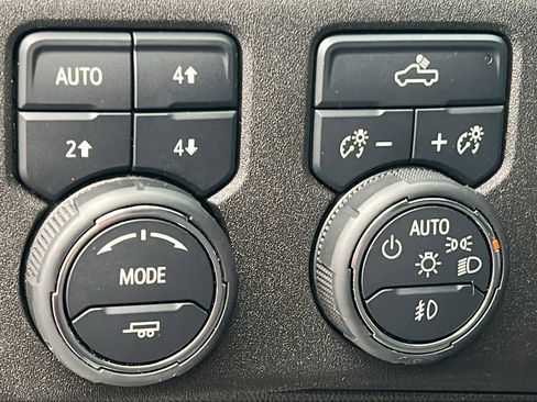 Used 2023 Chevrolet Silverado 1500 RST w/ Z71 Off-Road Package image 31