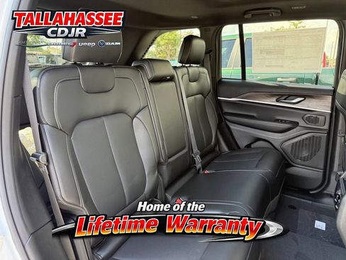 New 2026 Jeep Grand Cherokee Limited w/ Luxury Tech Group II RWD image 30