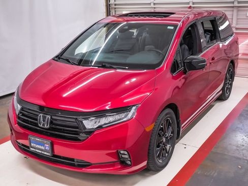 Used 2024 Honda Odyssey Sport image 1