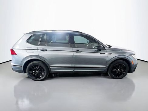 Used 2022 Volkswagen Tiguan SE R-Line FWD image 9