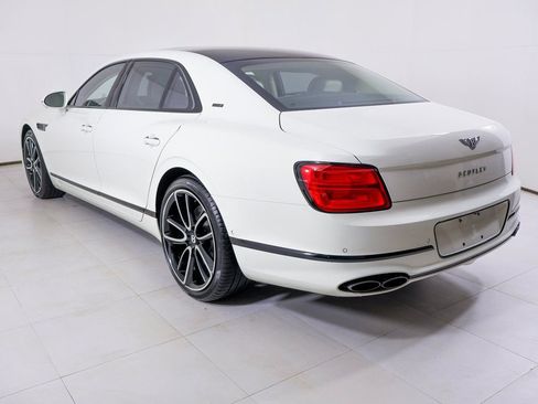 Used 2024 Bentley Flying Spur V8 image 3