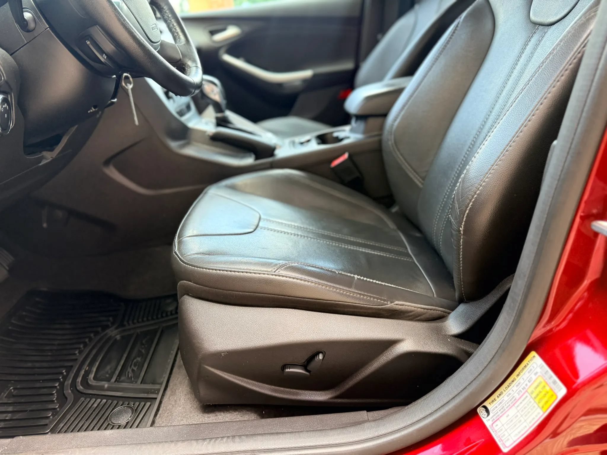 Used 2014 Ford Focus SE w/ Equipment Group 201A FWD image 16