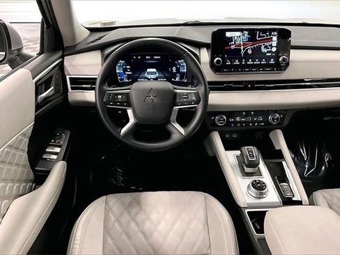 Used 2024 Mitsubishi Outlander SEL image 5