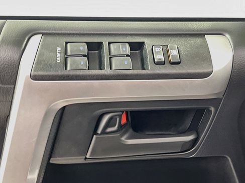 Used 2020 Toyota 4Runner SR5 Premium w/ Moonroof Package RWD image 17