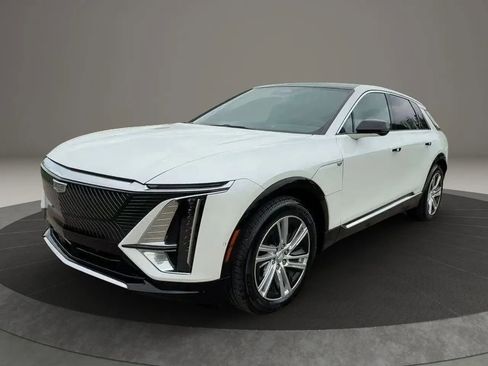 Used 2024 Cadillac Lyriq Tech w/ Driver Assist Package AWD/4WD image 3