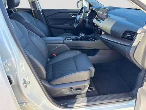 Used 2025 Nissan Rogue Platinum w/ Tech Package image 16