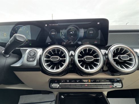 Used 2022 Mercedes-Benz GLB 250 image 18