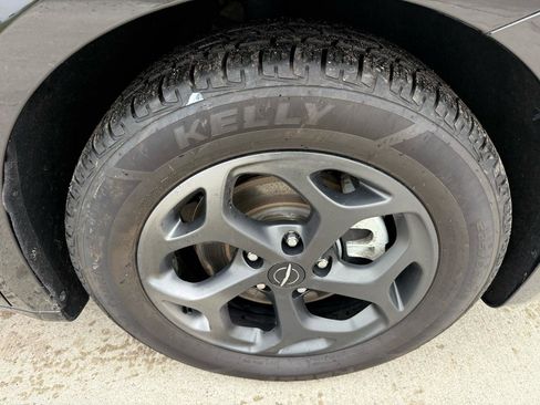 Used 2021 Chrysler Pacifica Limited w/ Uconnect Theater Family Group image 36