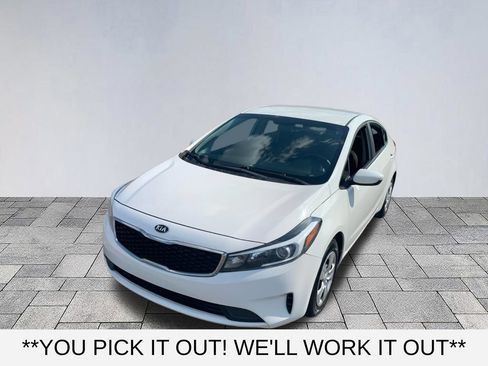 Used 2017 Kia Forte LX FWD image 3