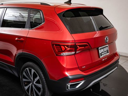 Used 2023 Volkswagen Taos SE w/ Panoramic Sunroof Package FWD image 19
