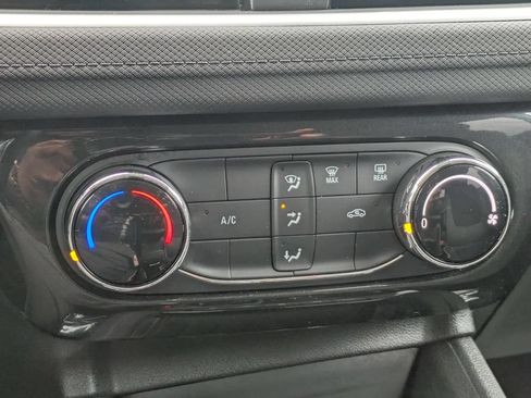 Used 2025 Chevrolet TrailBlazer LT AWD/4WD image 19