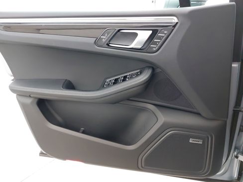 Certified 2025 Porsche Macan image 29