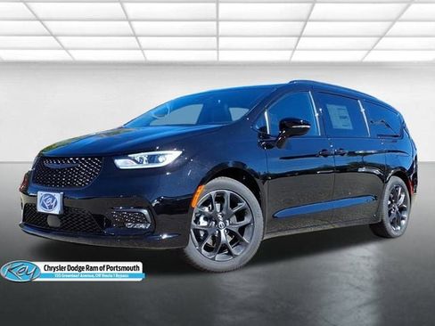 New 2026 Chrysler Pacifica Select w/ S Appearance Package image 1