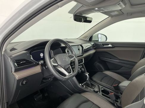 Used 2022 Volkswagen Taos SEL image 9