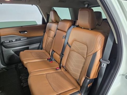 Used 2024 Nissan Pathfinder Platinum w/ Cargo Package FWD image 17