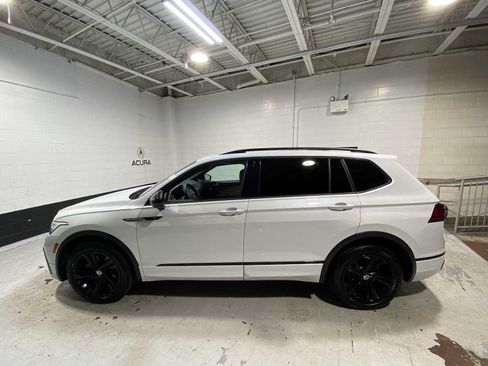 Used 2024 Volkswagen Tiguan SE R-Line AWD/4WD image 3