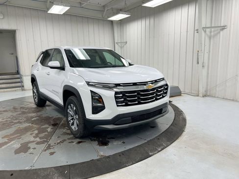 Used 2026 Chevrolet Equinox LT AWD/4WD image 2