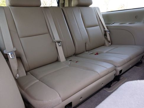 Used 2014 Chevrolet Suburban LTZ image 13