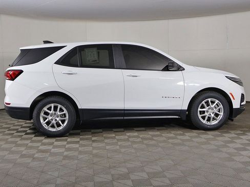 Used 2022 Chevrolet Equinox LS w/ LS Convenience Package FWD image 15