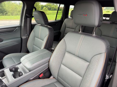 Used 2025 GMC Acadia AT4 AWD/4WD image 18