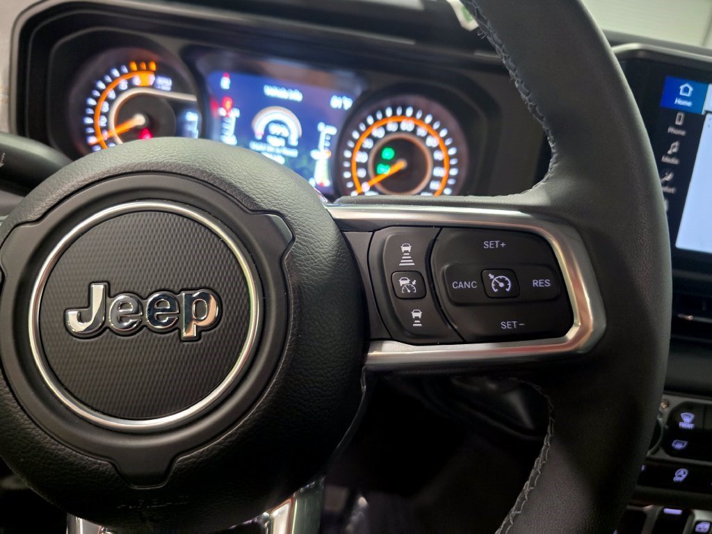 Used 2026 Jeep Wrangler Unlimited Sahara AWD/4WD image 18