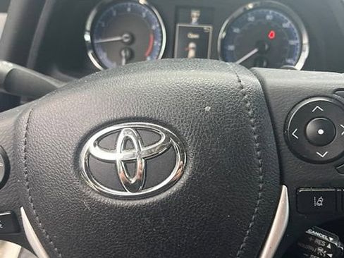 Used 2018 Toyota Corolla SE FWD image 32