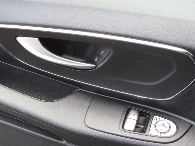 Used 2023 Mercedes-Benz Metris Passenger image 31