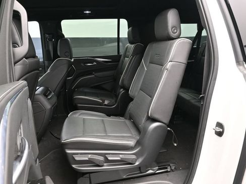 Used 2021 Cadillac Escalade ESV Sport RWD image 17