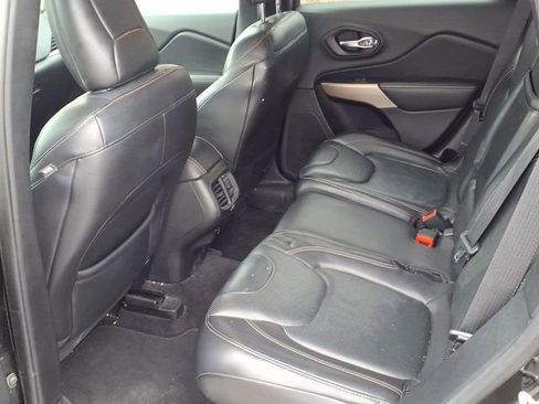 Used 2017 Jeep Cherokee Limited w/ Luxury Group image 4