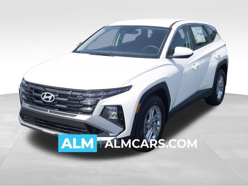 Certified 2025 Hyundai Tucson SE image 1