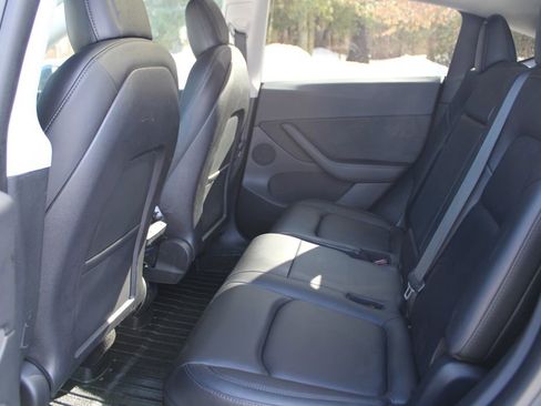 Used 2021 Tesla Model Y Long Range image 12