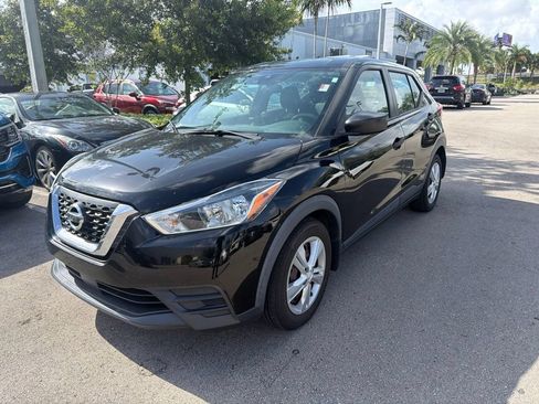 Used 2020 Nissan Kicks S FWD image 3
