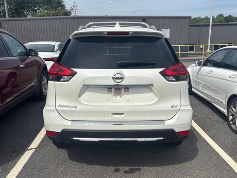 Used 2019 Nissan Rogue SV w/ Premium Package FWD image 9