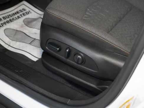 Used 2024 Chevrolet Equinox LT FWD image 21